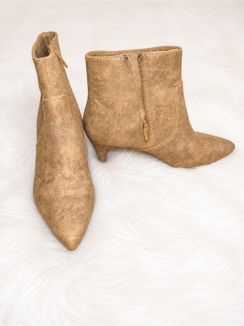 Express Croc Embossed Ankle Booties Size 6 Tan Pointed Toe Kitten Heel Chic - Picture 4 of 6